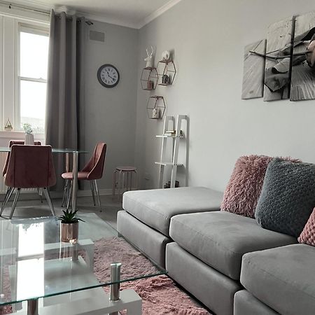 Captivating 2-Bed Apartment In Kirkcaldy Extérieur photo