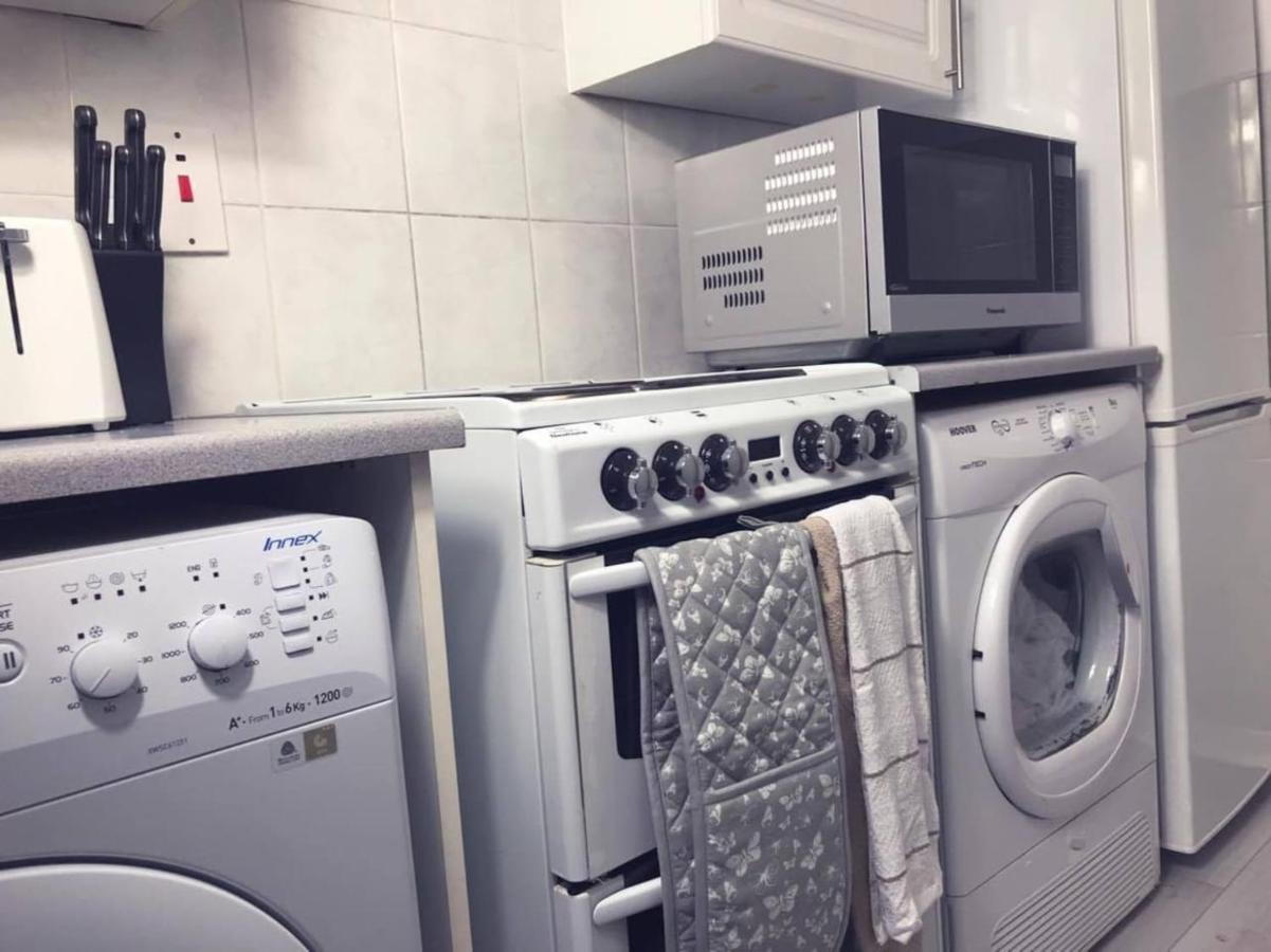 Captivating 2-Bed Apartment In Kirkcaldy Extérieur photo