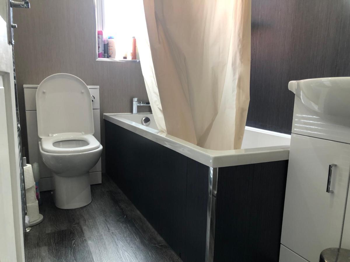 Captivating 2-Bed Apartment In Kirkcaldy Extérieur photo