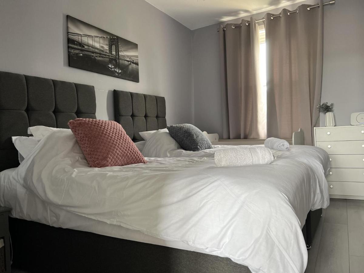 Captivating 2-Bed Apartment In Kirkcaldy Extérieur photo